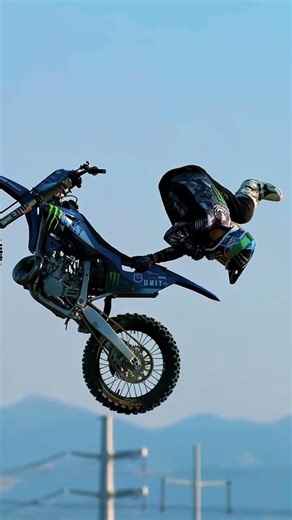 Bikers Stunt Riding #motorcyclestunts #stuntriding #sportbike #wheelie