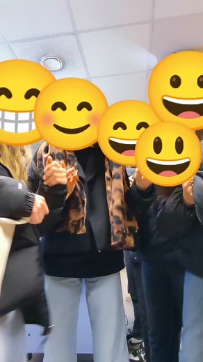 52K views · 603 reactions | Mes élèves me surprendront toujours  C'était le dernier cours de 2024, juste avant les vacances !  #élèves #élève #prof #professeur #enseignant #collège #educationnationale #pourtoi #fyp #musique #unhommedebout #claudiocapeo #chant #guitare | Tim Storme | Facebook