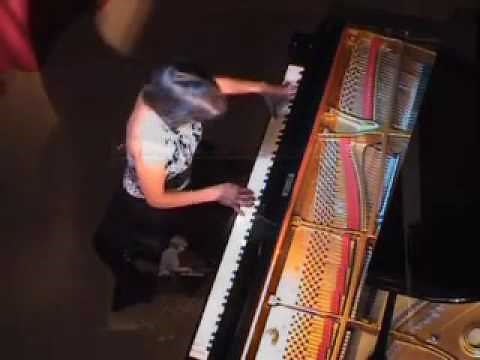 Suzanne performs Eagles LIVE!