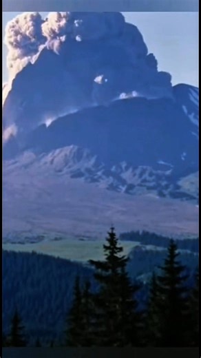 Volcanic Eruption at Mount St. Helens, Washington (1980) | Er