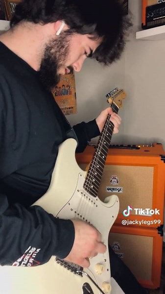 Hello Kitty Kat-Smashing Pumpkins #piscesiscariot #smashingpumpkins #1994 #fender #billycorgan #hellokittykat #shred #guitarshredding #guitarshred #stratocaster #guitartok #wah #fuzz #bigmuff #90s