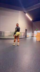 It’s Monday babyyyyy! The last one for the year & a new week to strive for our goals! If your resolution is to grow bigger glutes - you know I GOT YOU 🍑 Let’s get it and make our dreams a reality ✨… 📝 Your Bangin Body Booty Coach . . . #fitness #fit #glutes #lgbt #legday | Sammye “Bangin Body Booty” Coach Alix
