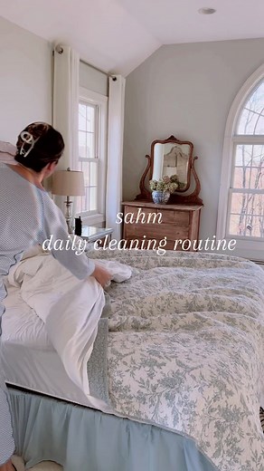 Daily Cleaning Routine for Stay-at-Home Moms