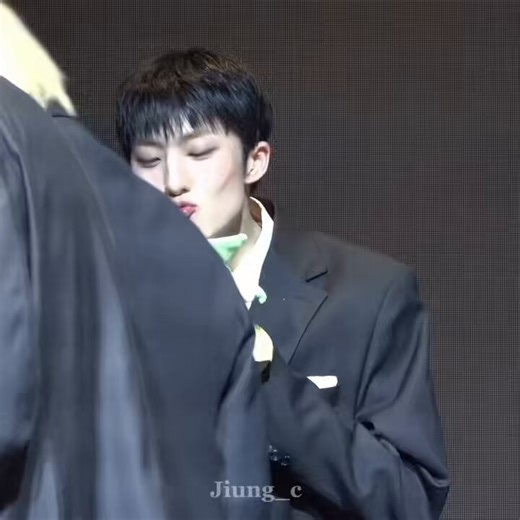 did he 🥹🥹 kiss yoda 🥹🥹 inanimate doll 🥹🥹 he kiss 🥹🥹 and pat head 🥹🥹 cus he care 🥹🥹 he care so much 🥹🥹 abt everything 🥹🥹 my babyyyy 😭😭😭😭😭