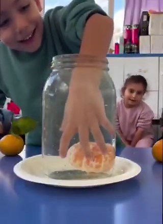 A physics concept becomes clear in seconds with a simple, satisfying video clip ⚡