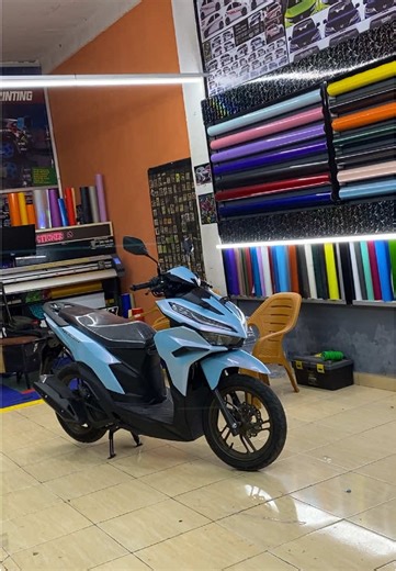 Proses Pemasangan Sticker Full Body Motor Vario