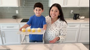 SURPCOS Kids Kitchen Step Stool, Mothers' Helper Kids Learning Stool, Learning Tower, Bamboo Toddler Stepping Stool for Counter Kitchen Counter (Natural)