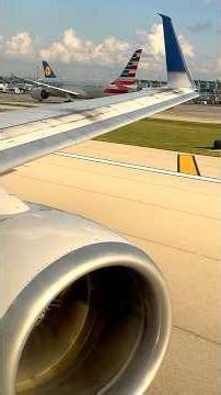 Engine Roar ! Take off From Chicago ORD - United Airlines Boeing 737 - Domestic flight #aviation