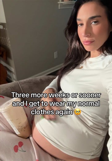 I’m just so ready to wear normal jeans again and not feel like my actual ab muscles shredding ##36weeks##pregnancy