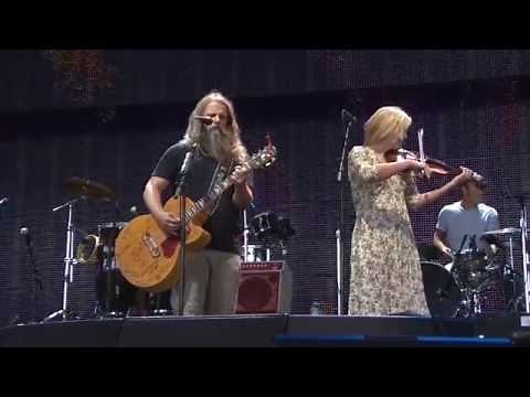 Jamey Johnson with special guest Alison Krauss – You Ask Me To (Live at Farm Aid 2016)