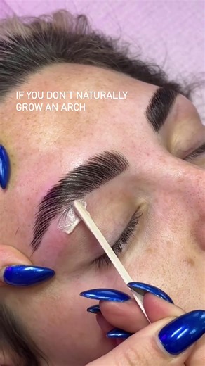STRAIGHT VS ARCHED How your brow grows in is usually the shape we work with to enhance. Some clients naturally have straight brows and others have a natural arch. Switching between the two shapes can be a mistake… 👉We have the tendency to wax the tail of our brow off when we want a straight brow, and over pluck and take too much when we want an arch creating patchiness👈 This is where your brow artist comes in. With brow mapping, I can determine the area on your individual brows to take from wh