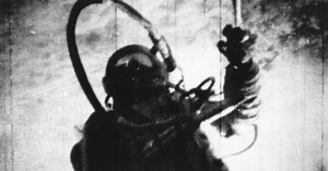 Povestea primului „pieton spațial”. Omul care a ieșit în vidul cosmic fără să știe dacă îi va rezista costumul de astronaut