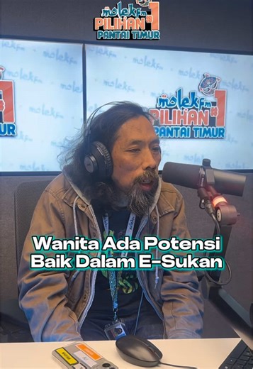 Tudio sek awok weh makno katonyo semua buleh masuk blako E-Sukan ni tok kiro la jatey ko tino deh ore kato kito serlahkan bakat selagi buleh serlahkan 🤭 Harini kita menghubungi Presiden Persekutuan Sukan Elektronik Malaysia (MESF), Muhammad Naim Al-Amin Saharuddin untuk bercakap mengenai pandangan beliau tentang E-Sukan untuk lelaki dan perempuan 🙌🏻 Terus strim Audio Molek FM Pilihan Pertama Pantai Timur #MolekFM #MolekPagi #KerusiDJNazz #DJNazzQila #GuPantaiTimur #PantaiTimur #pilihanpertama
