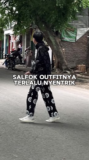 Cowo Skena Outfit Terbaru: Celana Panjang Pria dengan Hoodie Nyentrik