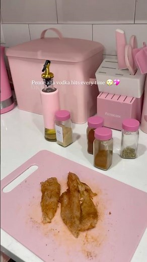 Penne Alla Vodka with Chicken 💖🍝 Easy Pasta Recipe