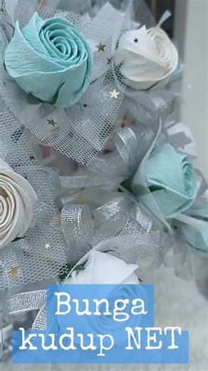 Bunga Telur Kudup Net Aqua Putih yang Menawan