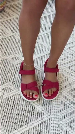 These Skecher sandals are a summer MUST 👡☀️ Comfortable, lightweight, and perfect for everyday