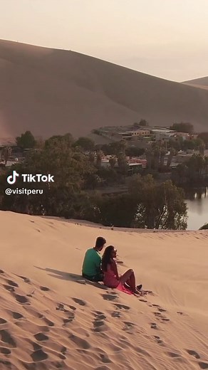Huacachina tout simplement 🌞 L'oasis cachée du désert péruvien située au cœur des dunes d'Ica, cette perle rare vous attend pour des aventures hors du commun ! #Huacachina #Ica #Pérou #DécouvrezLePérou