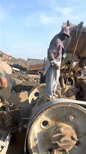 Watch how a Caterpillar loader helps reinstall the heavy belt step