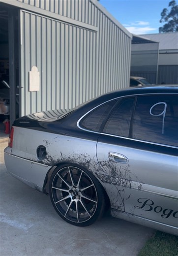 Holden burnout skids in Australia: Holden skids explained