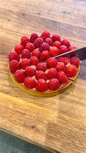Mario Bacherini ⚜️ on Instagram: "Raspberry tart with almond frangipane and Inspiration raspberry cream 🩷💛 Find the full recipe below 📝👇 Tart shell 120 g Butter 75 g Powdered sugar 30 g Almond powder 1 g Salt 50 g Eggs (about 1) 200 g All-purpose flour Almond frangipane 100 g Butter (soft) 100 g Sugar 100 g Almond powder 100 g Eggs (about 2) 20 g All-purpose flour AN. Fresh Raspberries Raspberry inspiration cream 250 g Raspberry purée 50 g Egg yolks 25 g Sugar 150