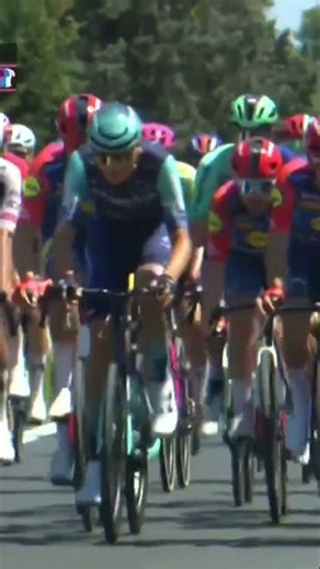 Trying to calm it all down 😅 A frantic start to Stage 9 at the Giro!