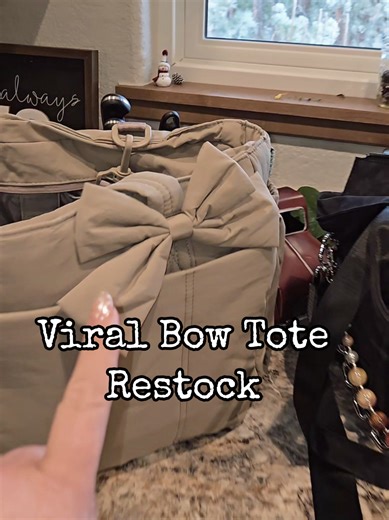 Stylish Bow Tote for Travel and Everyday Use