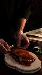 NYC chefs demonstrate the challenges of cooking perfect duck