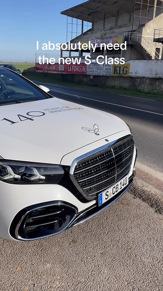 Découvrez la Mercedes S-Class : Luxe et Technologie