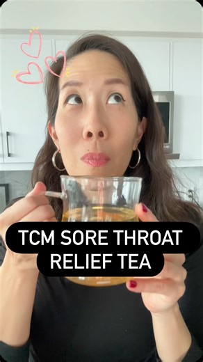 ❤️ Soothe a sore throat fast with this gentle, cooling TCM tea made with chrysanthemum, honeysuckle, goji berries, and honey. This herbal blend is perfect for those “uh-oh” moments when you feel heat, dryness, or that scratchy, irritated sensation coming on. In Traditional Chinese Medicine (TCM), sore throats are often caused by Wind-Heat, which shows up as redness, swelling, thirst, dry mouth, and a sudden scratchy pain. This tea helps clear that heat, calm inflammation, and nourish fluids — al