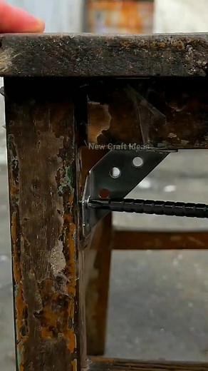 Attaching a Wooden Frame Corner with a Metal Bracket #woodworking #diy #ideas #facebookpost #metalbracket #cornerbrace #lbracket #woodjoint #carpentry #homerepair #diyprojects #furnituremaking #screwing #woodframe | New Craft Ideas