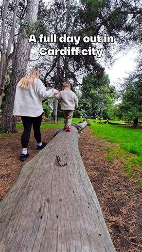 A completely FREE day out in Cardiff City Centre ❤️ Sometimes the simplest days really are the best days. There’s no need to spend a crazy amount of money on days out with the kids. Pack a lunch box, extra snacks and explore your own city. It’s truly beautiful here in Cardiff and there’s so many free activities all over the city, we’re so lucky. What we got up to: 1. We started by Sophia Gardens and went for a walk to find the sculpture and balance trail. 2. We went for a walk through the park l