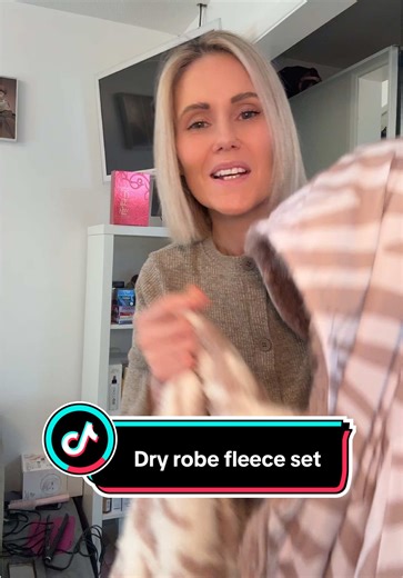 Stay Cozy with the Dry Robe Fleece Bundle Set
