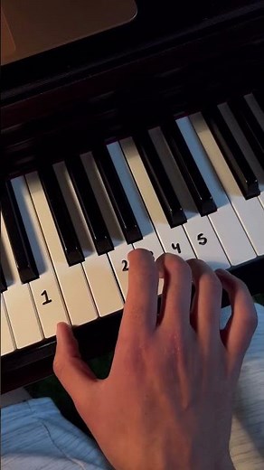 This simple pattern sounds really epic! #pianotutorial #piano #pianolessons #tutorial #tips