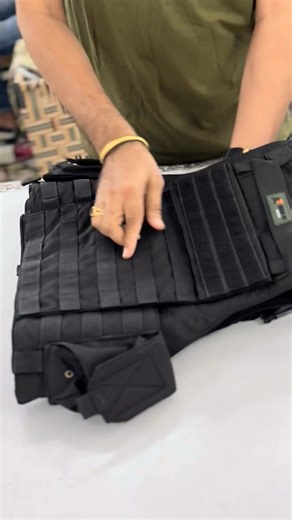Aaj hum dekh rahe hain Armsfit Kargil Tactical Plate Carrier — army-style bulletproof vest / tactical carrier jis me 4 detachable mag pouches utility pouch, MOLLE system, aur premium 1000D nylon build diya gaya hai 👇 🔹 Heavy-Duty & All-Weather Durable – Water resistant, tear-proof stitching 🔹 Adjustable & Comfortable – Secure fit for long missions 🔹 Quick-Access Mag Pouches – Tactical advantage for real use 🔹 MOLLE Compatible – Add more gear easily 🔹 Perfect For: Military training, securit