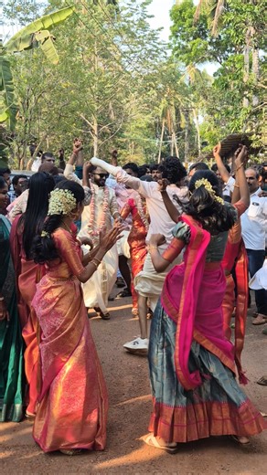 Just married 💍#bride#malabar#malabarwedding#mallu#keralagram#instagram#reels#shortvideo#youtube#fypシ