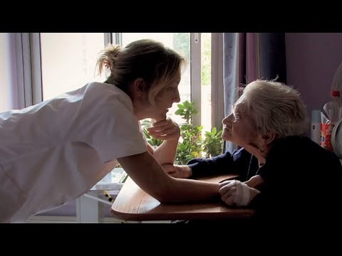 SOINS et VIE - le quotidien du personnel de l'EHPAD public de Saint-Rémy de Provence.