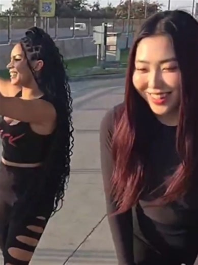 Jenny does banana cha cha 🍌😅 #withjenny #kickstreaming #asianstreamer #twitchclips