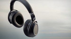 Meet the state-of-the-art PXC 550-II Noise Cancelling wireless around-the-ear headphones from Sennheiser. Futuristic design and control while delivering impeccible audio quality. Limited time special offer - normally R5695, get your pair on promotion at Bounce Online for just R3 795. | Bounce Online
