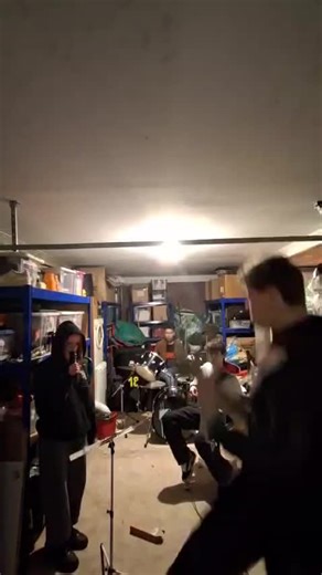 A lil pre-gig warm up... apologies for terrible quality 😂 @3v@nfr @I🤍 @Bron🕷️🕸️ @🎸🫶🏻✟ᑲᥱᥲ✟🫶🏻🎸 #band #youngband #gig #whitestripes #garageband
