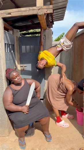 The protective mother 😱🤣🤣🤣#funny #viral