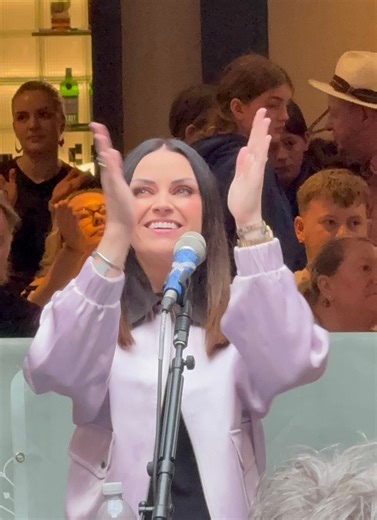 Statues by Amy Macdonald #amymacdonald #music #buskers #buskersofglasgow #glasgow #scotland #glasgowmusicscene #scotlandmusicscene | BuskersofGlasgow