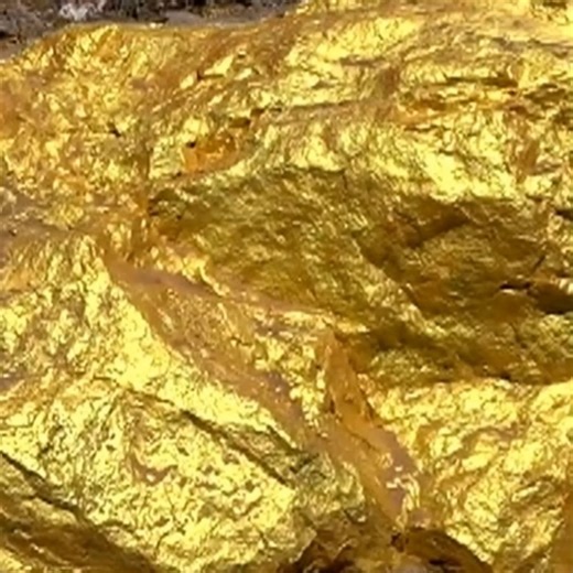 ★とおるＴＶ！JSTARS.NET on Instagram: "金、GOLD黄金川の金です。金鉱石ゴールド金塊1個200億円相当あります。 金・GOLD・黄金・川の金・金鉱石・金塊｜1個200億円相当の超希少資産とは？ 世界中で価値が認められている金（GOLD・黄金）。 その中でも特に注目されているのが、川から採取される天然の金（砂金・自然金）や、精錬された金鉱石・金塊です。 今回紹介するのは、なんと1個200億円相当とも言われる超高額ゴールド。 資産価値・希少性・安全資産として、今あらためて注目を集めています。 ■ 金（ゴールド）が価値を持ち続ける理由 世界共通の価値を持つ「実物資産」 インフレ・円安・金融不安に強い 有事の際に価値が下がりにくい 国や通貨に依存しない安全資産 そのため、 金投資・現物資産・資産防衛・富裕層投資・長期保有資産 として世界中で人気が高まっています。 ■ 川の金・自然金とは？ 川底や山間部で発見される天然の金は、 人工的に作られていない非常に希少な存在です。 川の金（砂金） 自然金 未精製金鉱石 原石ゴールド これらはコレクター・投資家・研究家からも高い