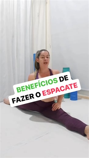 Mari Leite - Flexibilidade on Instagram: "Quais são os benefícios de fazer um espacate? 🤔✨ Se você consegue fazer o espacate ou abertura frontal, vai perceber uma enorme facilidade em diversos movimentos de pernas, como: ✅ Sentar no chão com as pernas cruzadas. ✅ Agachar com conforto e segurança. ✅ Colocar as mãos no chão com os joelhos esticados. ✅ Chutar mais alto, tanto à frente quanto atrás. 👉 Isso acontece porque o espacate ajuda a deixar o quadril mais solto e a musculatura das pernas ma