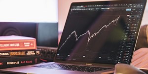 🎯Implied Volatility 101 📘 A Trader’s Guide to Market Expectations