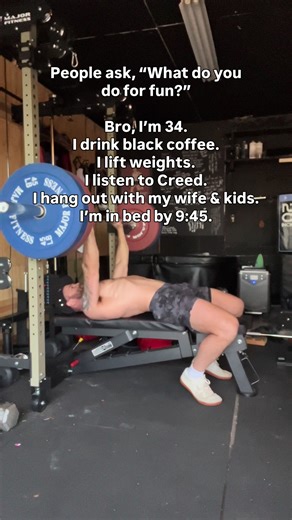 Lifting weights with my wife and kids is my fun 😂🏆💪🏼 Pro tip: build a home gym for you and the fam! @Major Fitness｜Home Gym Save this post, share it with a fellow fit dad, and follow for fitness. #workout #exercise #weightlifting #majorfitness #benchpress