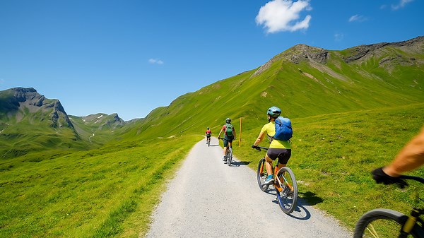 Hiking from First to Bachalpsee, Switzerland – Epic Alpine Views (4K)