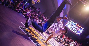 Aprende cómo hacer el flare, un power move fundamental en el breaking