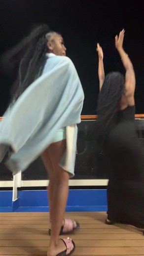 YT : FILESSOFCECE (@filessofcece)’s video of cruise ship video