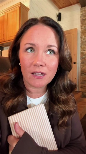 Are we reading faster on our kindle?! Help me settle the internal debate 😅🫶🏻 #booktok #kindle #bookish #reader #kindleunlimited